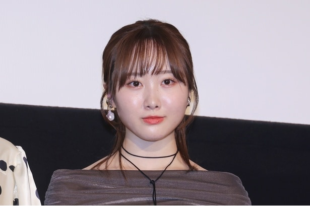 「モノトーン」でも“激かわいい”…本田望結、グレーコート×花柄スカートのコーデに「エレガント」の声