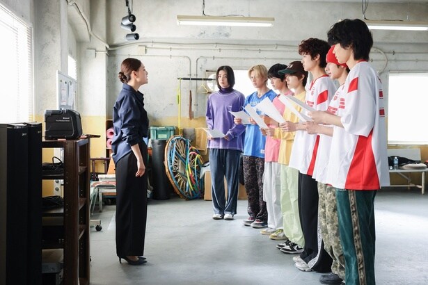 ジス(キム・ジェギョン)はNAZEに厳しく接し、“セカンドオーディション”の開催まで宣告する