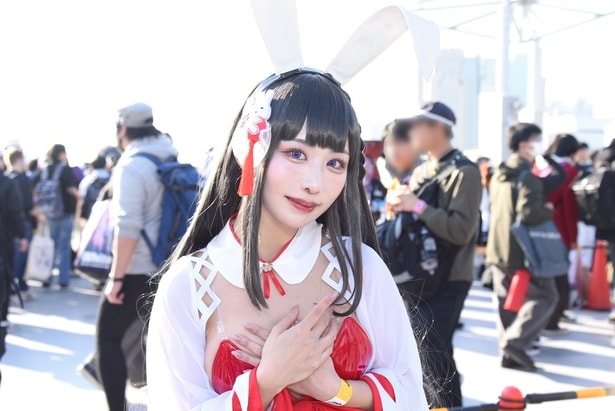 巫女×バニースーツの「アズレン」大山コスプレ…ふれいあ「ウマ耳にも付け替えられるのがポイントです」＜コミケ107＞