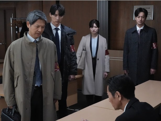 安藤(緒形直人)ら広報2係は情報をもとに捜査一課長・北川(津田寛治)を説得する