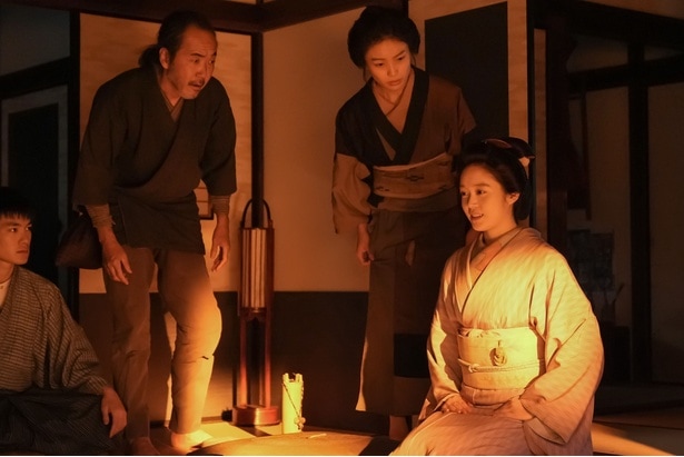 トキ(高石あかり)はイセ(芋生悠)の呪いをもらおうとする