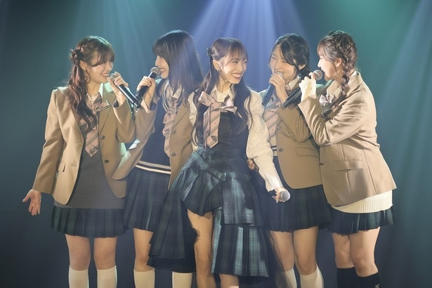 AKB48劇場から生配信でパフォーマンス