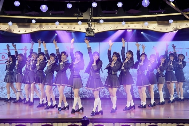 AKB48劇場から生配信でパフォーマンス