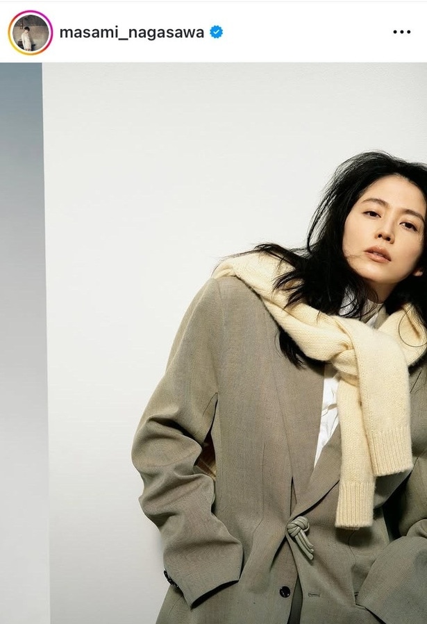 【写真】ゆるジャケ×肩ニットで“リラックスムード”…長澤まさみ、“ラフな”ロングヘア姿