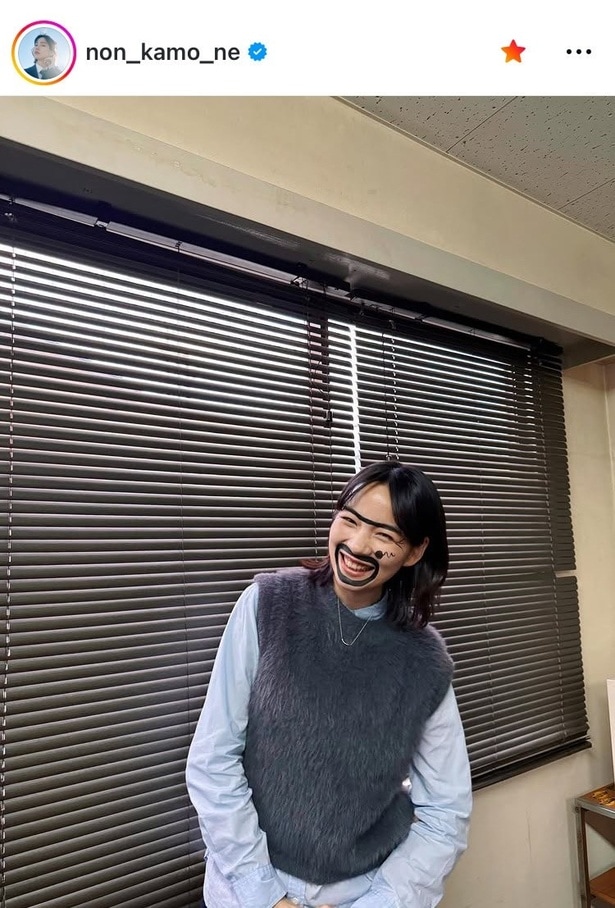 【写真】マジックで落書き“おじさん”顔…のん、口ヒゲ×あごヒゲの“変顔”オフショット