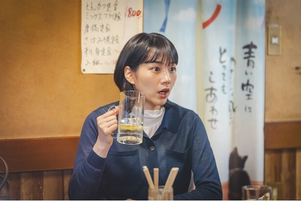 ナガレ(菊池風磨)に自分のことをどう思っているのかと問いただすサエ(のん)