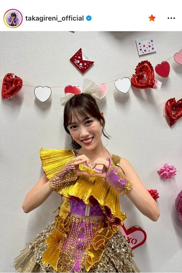 【写真】「ステージ衣装のれにちゃんはやっぱり特別」…ももクロ・高城れに、“ハートポーズ”姿
