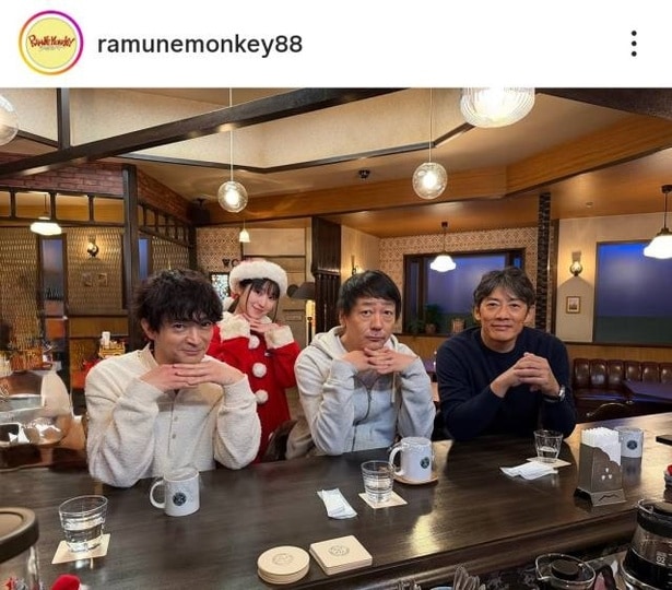 【写真】サンタ姿の福本莉子と、反町隆史らのイケオジの集合ショット