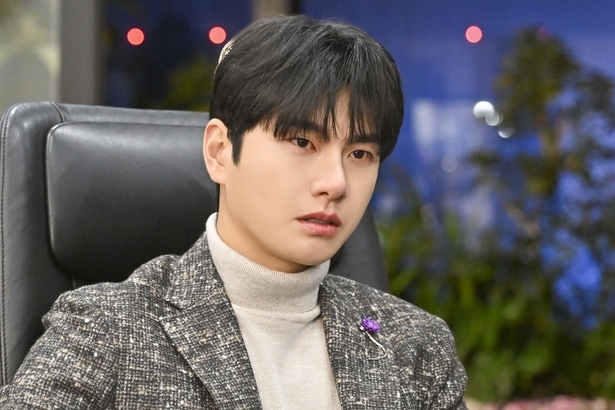 金曜ドラマ「DREAM STAGE」にて、NAZEをあの手この手で追い詰めていくチェ・ギヨンを演じるイ・イギョン