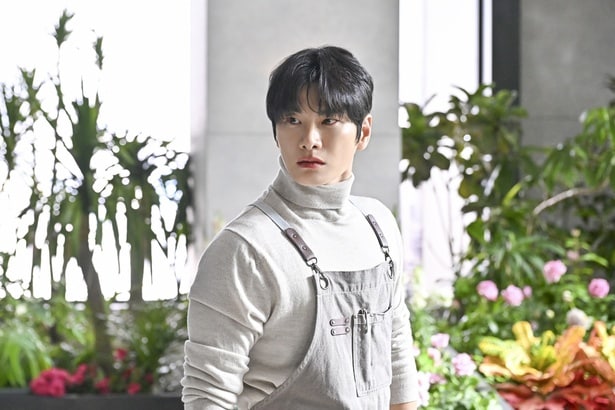 日本の撮影現場だからこそ、チェ・ギヨンの複雑な人間性を表現できたと明かしたイ・イギョン