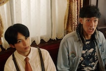 中島歩“日暮”と草川拓弥“月白”らは飲み会のために後藤剛範“牛窪”に呼び出される…そんな中、高良健吾“しんのすけ”が動き出す＜俺たちバッドバーバーズ＞