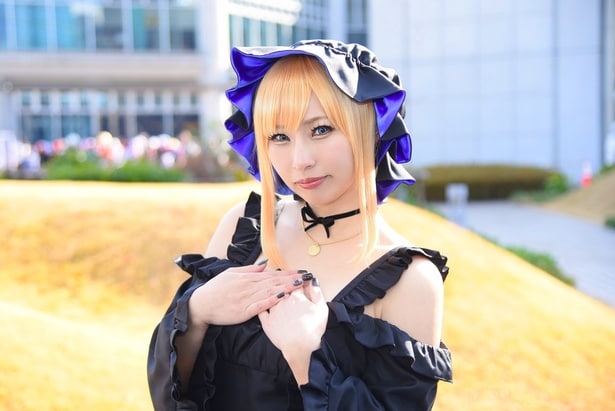 豊満な胸元＆太ももで誘惑…「死神坊ちゃんと黒メイド」コスプレ「胸のボリュームの再現にこだわりました」＜コミケ107＞