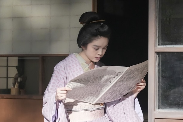 トキ(高石あかり)はリテラリーアシスタントとしてネタ集めに奔走する