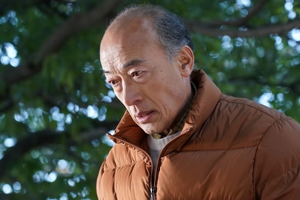 牛久保(酒向芳)、大切な孫を人質にとられ絶望の表情