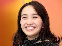 「本当に魔法だ」…ももクロ・百田夏菜子、フード付きコーデでキュートな笑顔姿に「世界一かわいい」の声