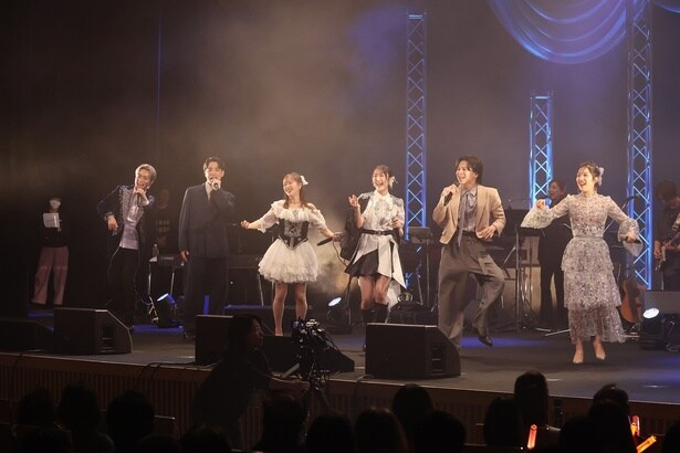 6人による情熱的な歌唱で大盛り上がりとなった“盛れ！ミ・アモーレ”