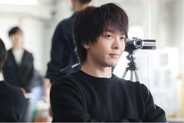 吾妻(中村倫也)は、ジスに「自分にウソをついてまで無理する必要は無い」と言うが…