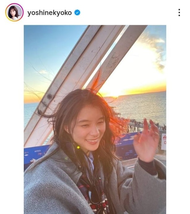 【写真】サンタモニカの夕日背景に“誕生日ショット”を公開