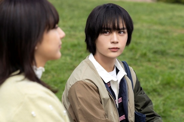 ヒナ(平祐奈)に自分のことも考えるべきを言われるロン(大西流星)