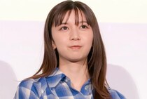 「雑誌の編集者にりあるに憧れていた」…上白石萌歌、“パン恋”のオフショットに「敏腕編集者に見える」と反響