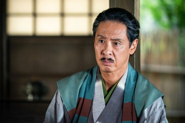 直(白石聖)の父・喜左衛門(大倉孝二)は結婚に反対する