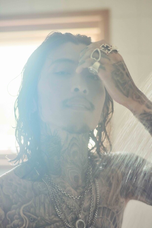 シャワーシーンも収録　