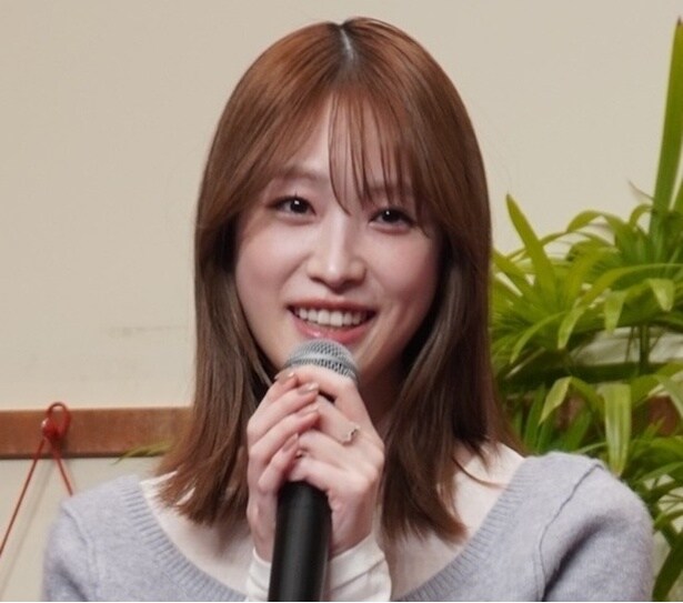 高橋ひかる、老いた母親役の荻野百合子とのほっこりツーショットに「かわいい！」と反響＜探偵さん、リュック開いてますよ＞