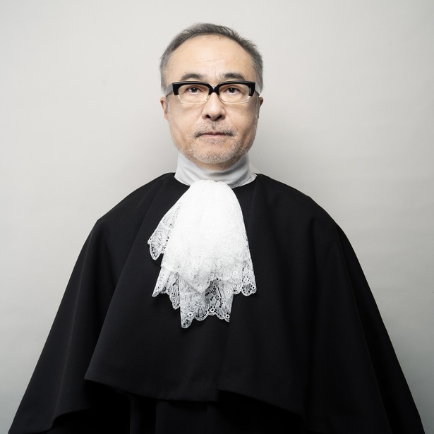 裁判長役の松尾スズキ