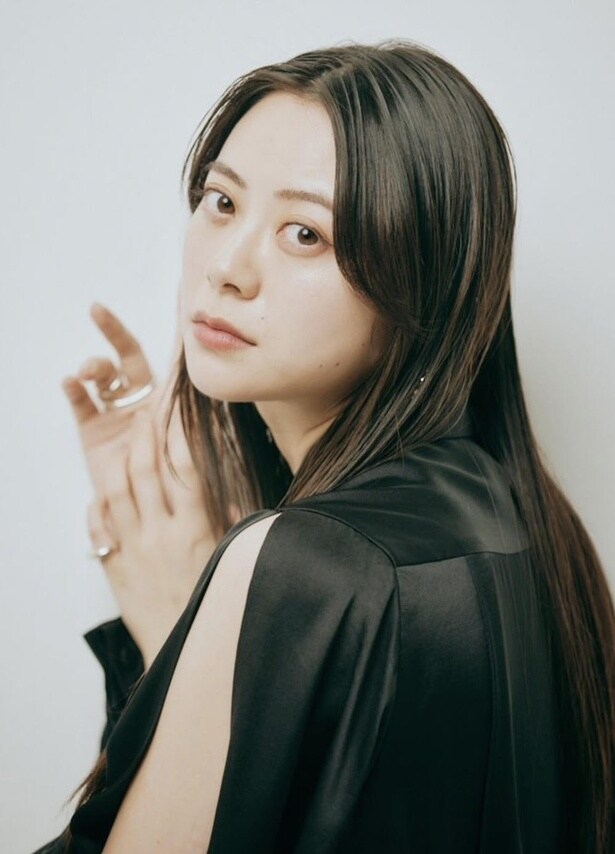 第1話で竹下美和子役を演じる山下リオ