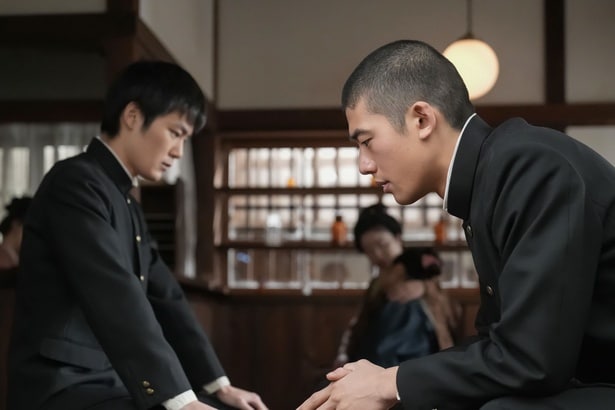 ＜明日のばけばけ＞杉田雷麟“丈”と日高由起刀“正木”は高石あかり“トキ”を病院に連れていく