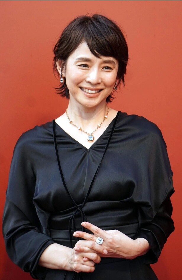 「トレーニング動画しか上げてないじゃん！」…石田ゆり子、“地味トレ”に励む姿に「ほんと格好いい！」の声