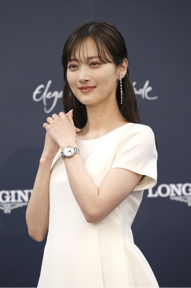 山下美月がロンジンの腕時計を身につけて「ロンジン アーカイブ展~時を紡ぐウォッチメイキングの軌跡~」発表記念イベントに登壇