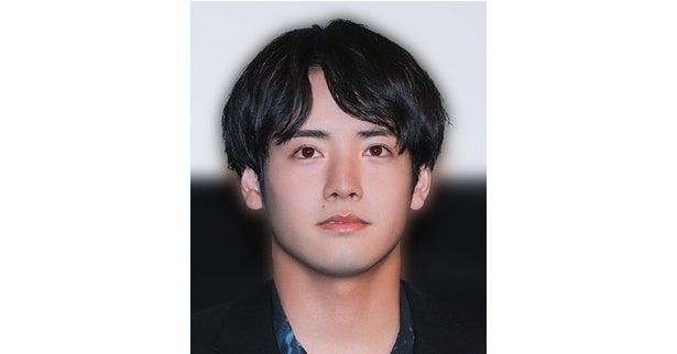 赤楚衛二、パーカー姿×こたつで勉強する姿に「パーカーの赤楚くんも新鮮でかわいい～」の声＜キンパとおにぎり＞