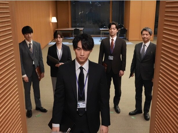 福士蒼汰“今泉”が「加害者」家族の情報を守る…SNS社会の闇に「現実でも起きかねない」の声＜東京P.D. 警視庁広報２係＞