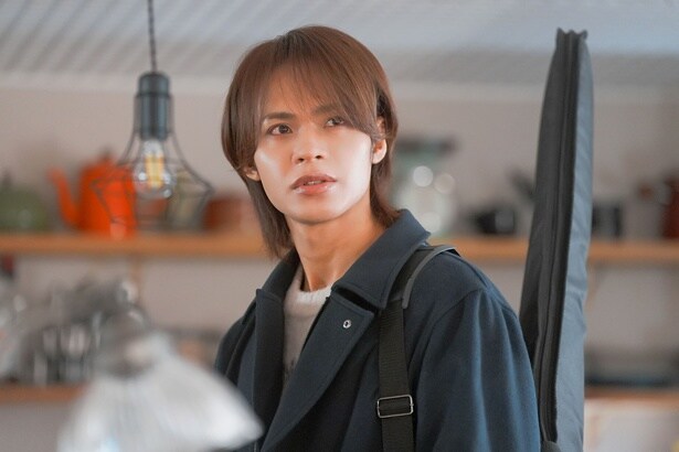 王子(上田竜也)はギターを抱えレコーディング合宿へ出かける