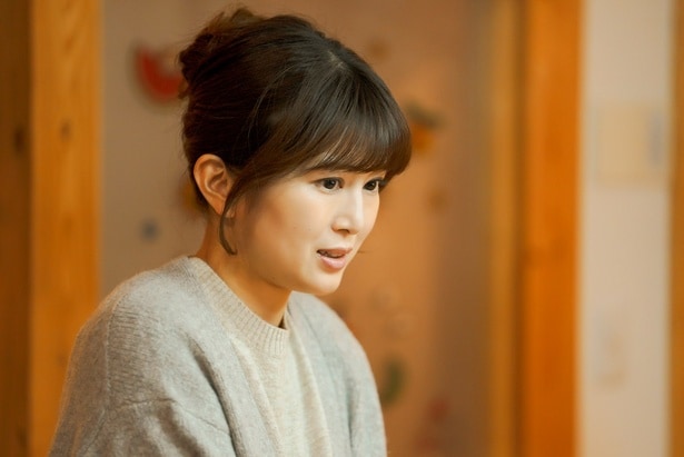 冬実(佐津川愛美)は夫・俊樹(浜中文一)に手術のことを伝える