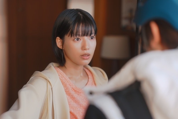 ハル(石井杏奈)がドアを開けたその先にいたのは――