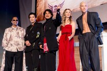 “麦わらの一味”がファンサービス　イニャキ・ゴドイが日本語で「家族に迎えてくれて本当にありがとう」＜Netflix 実写版「ONE PIECE」シーズン2＞