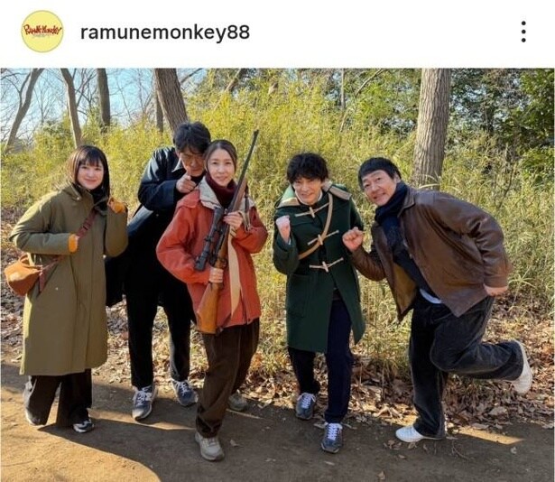 【写真】水野美紀、反町隆史らイケオジ3人との集合ショット