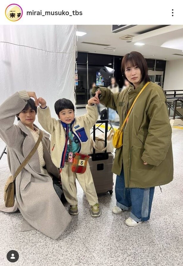 【写真】志田未来、天野優、兵頭功海、3人で頑張って作ったハートポーズ