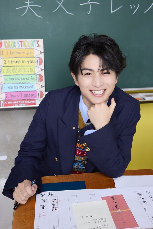 本番の文字を書く前に「緊張する~!」とニコニコ
