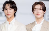 本多大夢＆浜川路己“ROIROM”、研修医＆看護師姿が似合うオフショットに「出演おめでとう」の声＜ヤンドク！＞