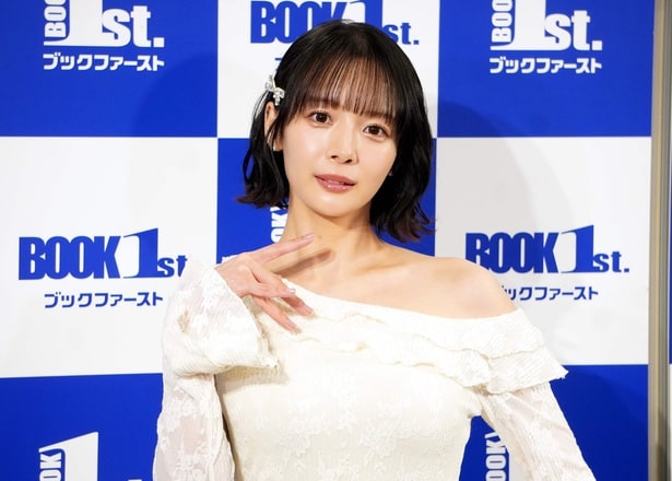 岡田紗佳「デスクに置くにはちょっと刺激強めかも」初めて卓上カレンダーを発売