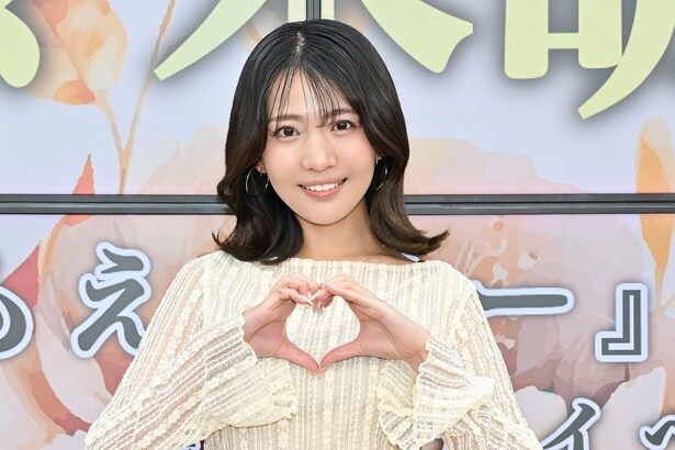 佐々木萌香がDVD発売記念イベントを開催