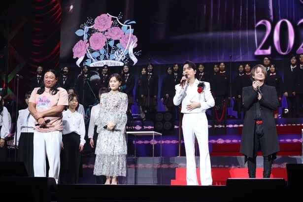 (左から)秋山竜次、昆夏美、山崎育三郎、TERU