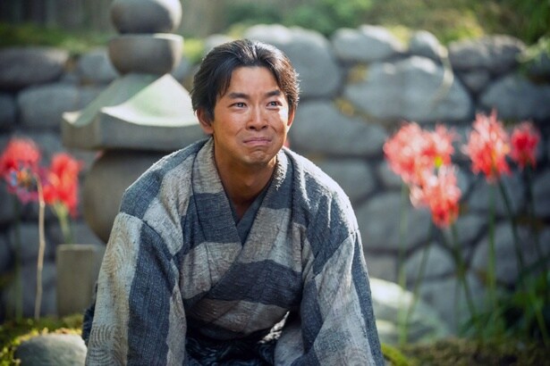 小一郎(仲野太賀)は直(白石聖)の父・坂井喜左衛門(大倉孝二)に土下座をする