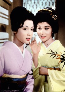 大映スター・若尾文子が「女は二度生まれる」で見せる愛らしさと妖艶さ、男性ファンを虜にしたトップ女優の魅力