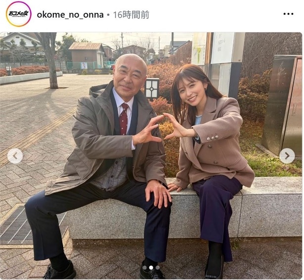 高橋克実＆長濱ねる、仲良く“地球ポーズ”