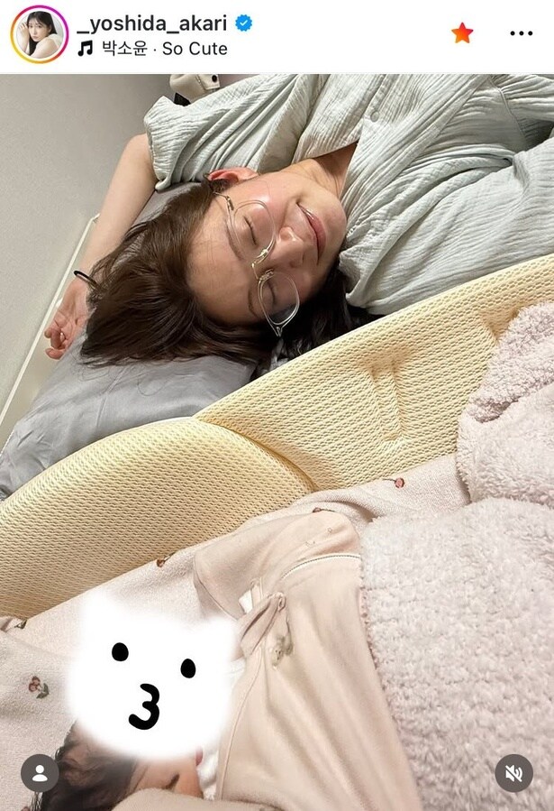 【写真】「一日の終わりの私」…吉田朱里、すっぴん＆乱髪で愛娘に添う“母の温かさ”が伝わる姿