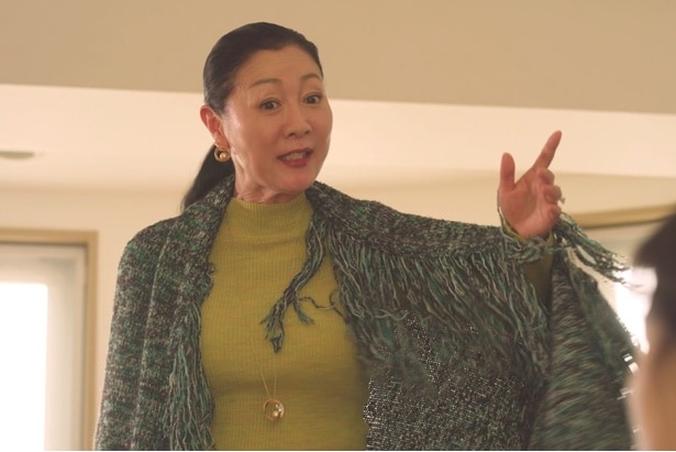 一方的に自分のレールに乗せようとする母(パン・ウンヒ)にリンは…